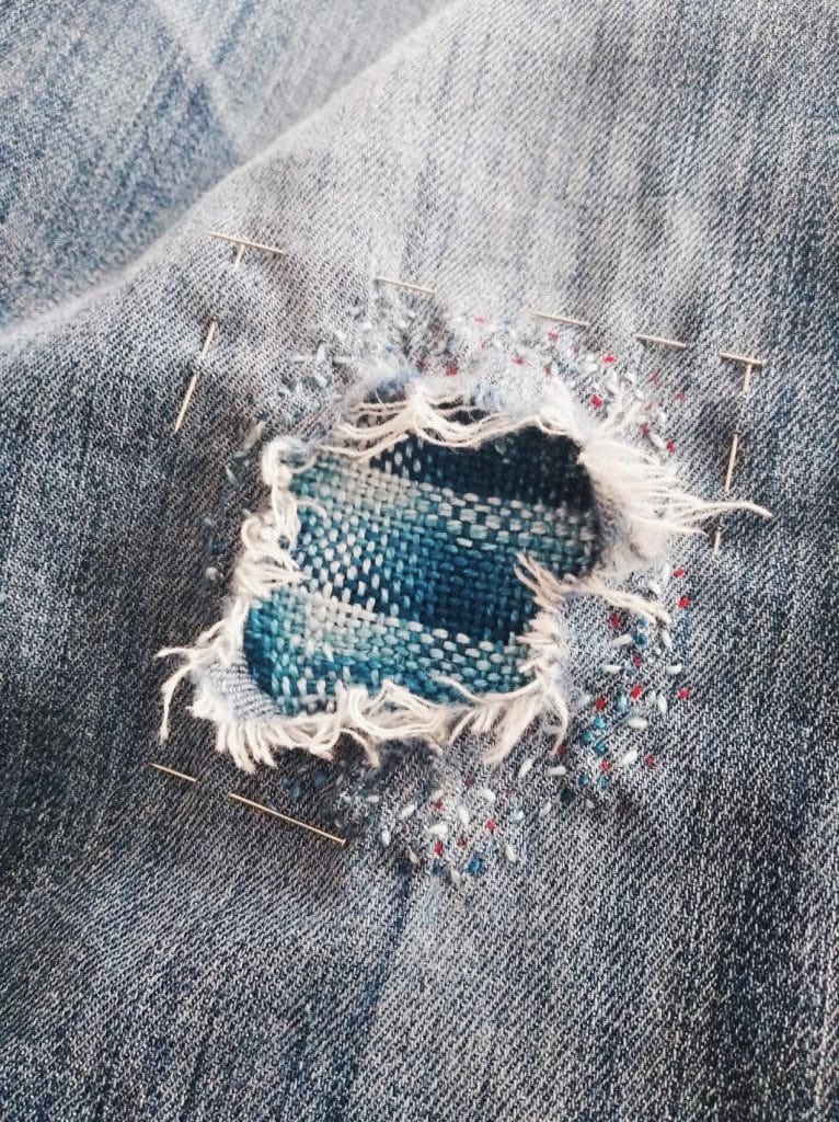 upcycling : réparation de vêtement par la broderie