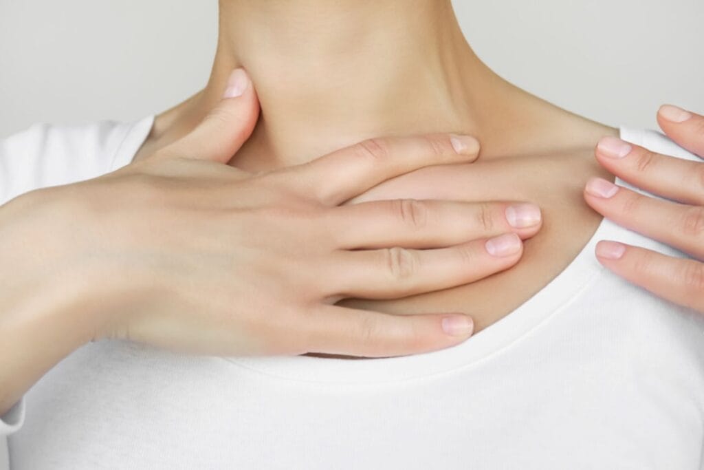 Automassage clavicule cou