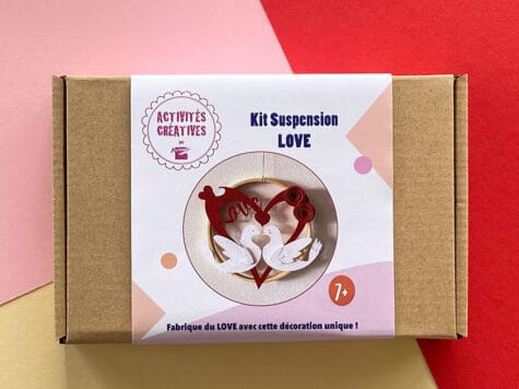 Cercle LOVE colombes en papiers pré-découpés