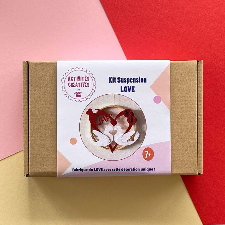 Cercle LOVE colombes en papiers pré-découpés