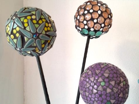 Atelier Mosaïque – Créer une boule décorative du jardin