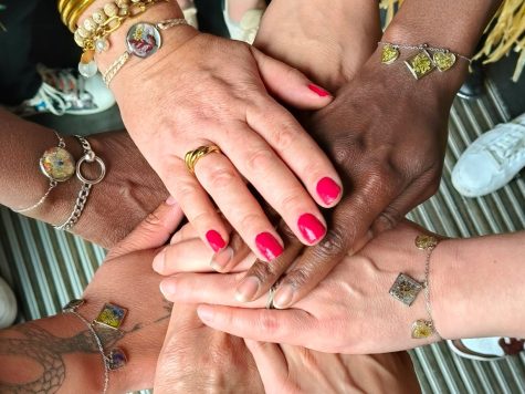Atelier Bijou en résine UV et fleurs séchées – Niort